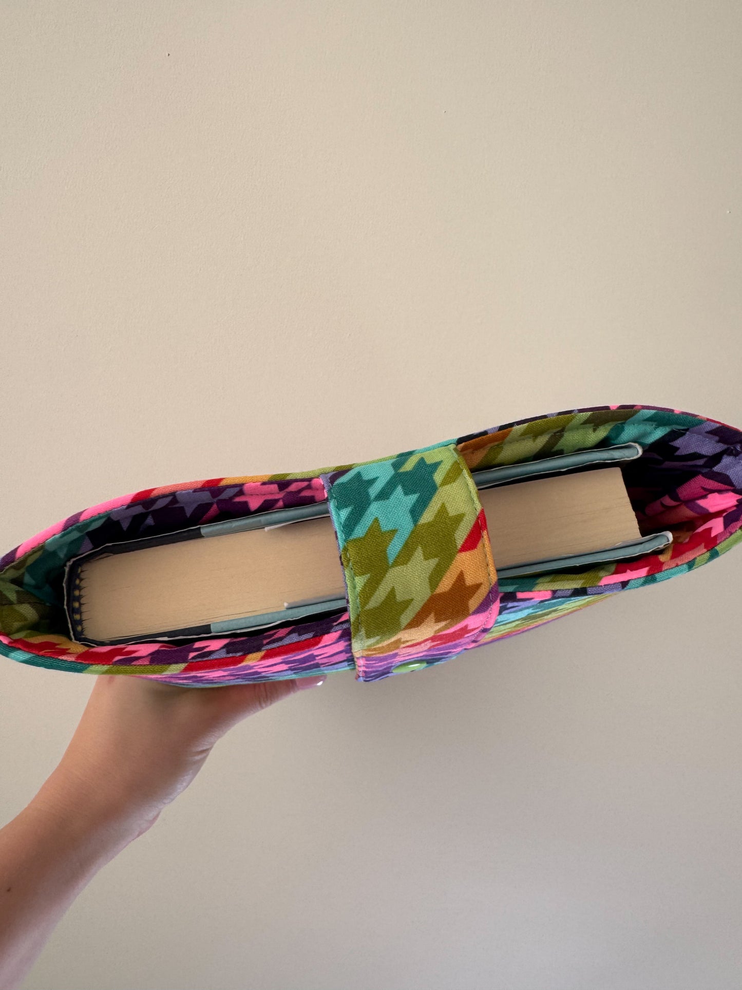Rainbow Houndstooth Book Sleeve